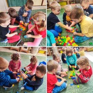 Grupa dzieci układająca rakiety z klocków Lego®Education.