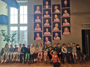 Grupa dzicie w olsztyńskim Teatrze Lalek