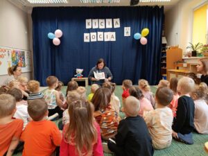 Słuchanie opowiadania o przygodach Kici Koci