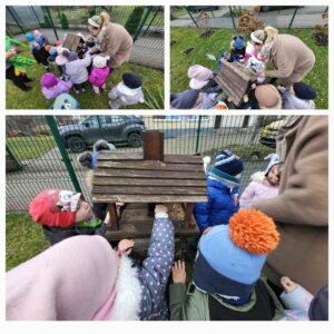 Kolaż zdjęć dzieci wsypujących ziarno do karmników