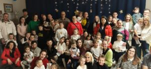 Zdjećia grupowe dzieci i rodziców