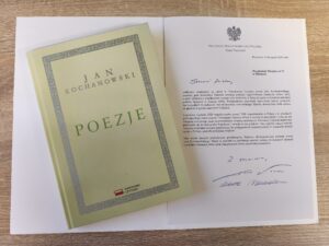 Podziękowanie za udział w Narodowym Czytaniu oraz książka poezji Jana Kochanowskiego 